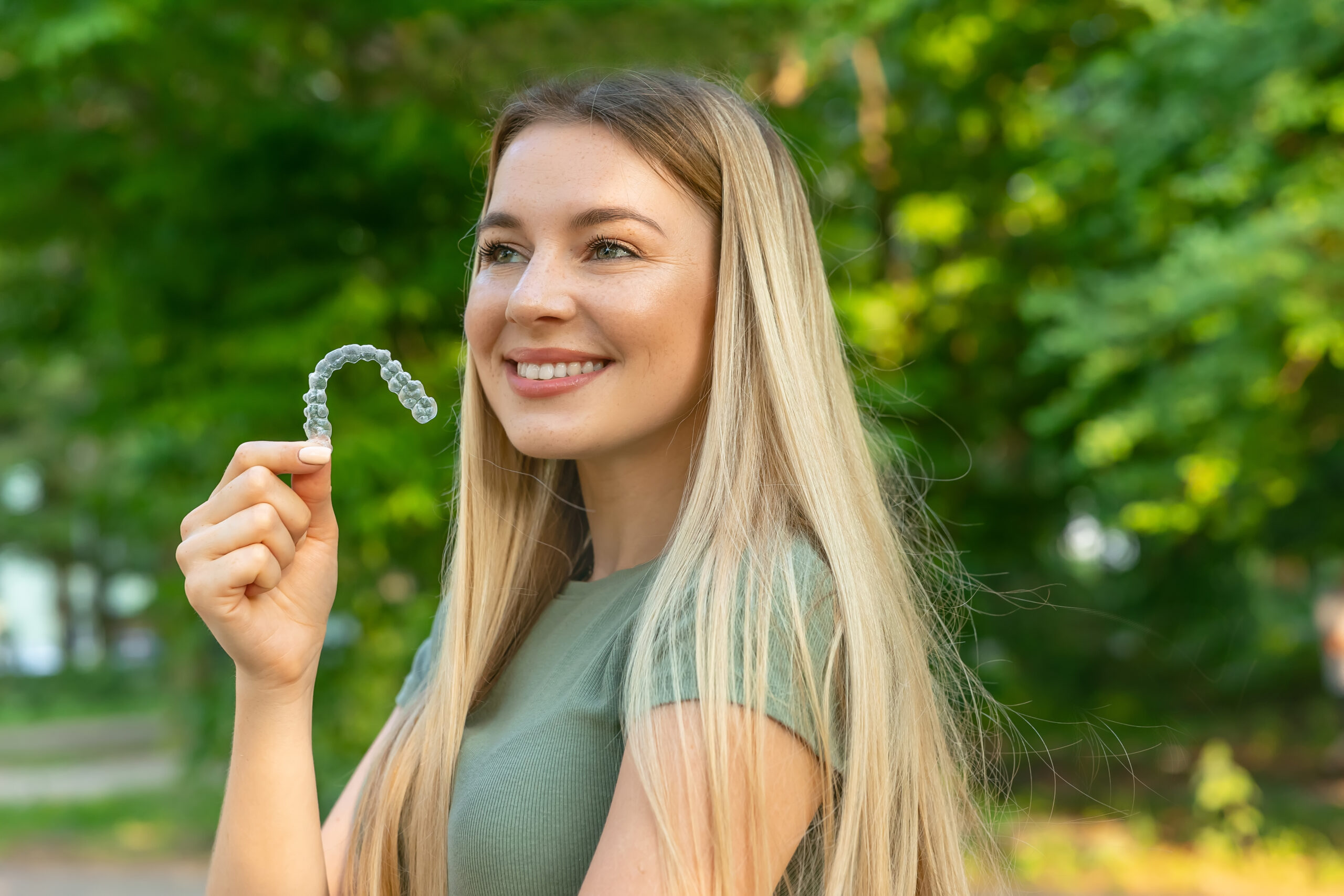 Clear Aligners for Summer Confidence: Why Adults Start Treatment This Time of Year