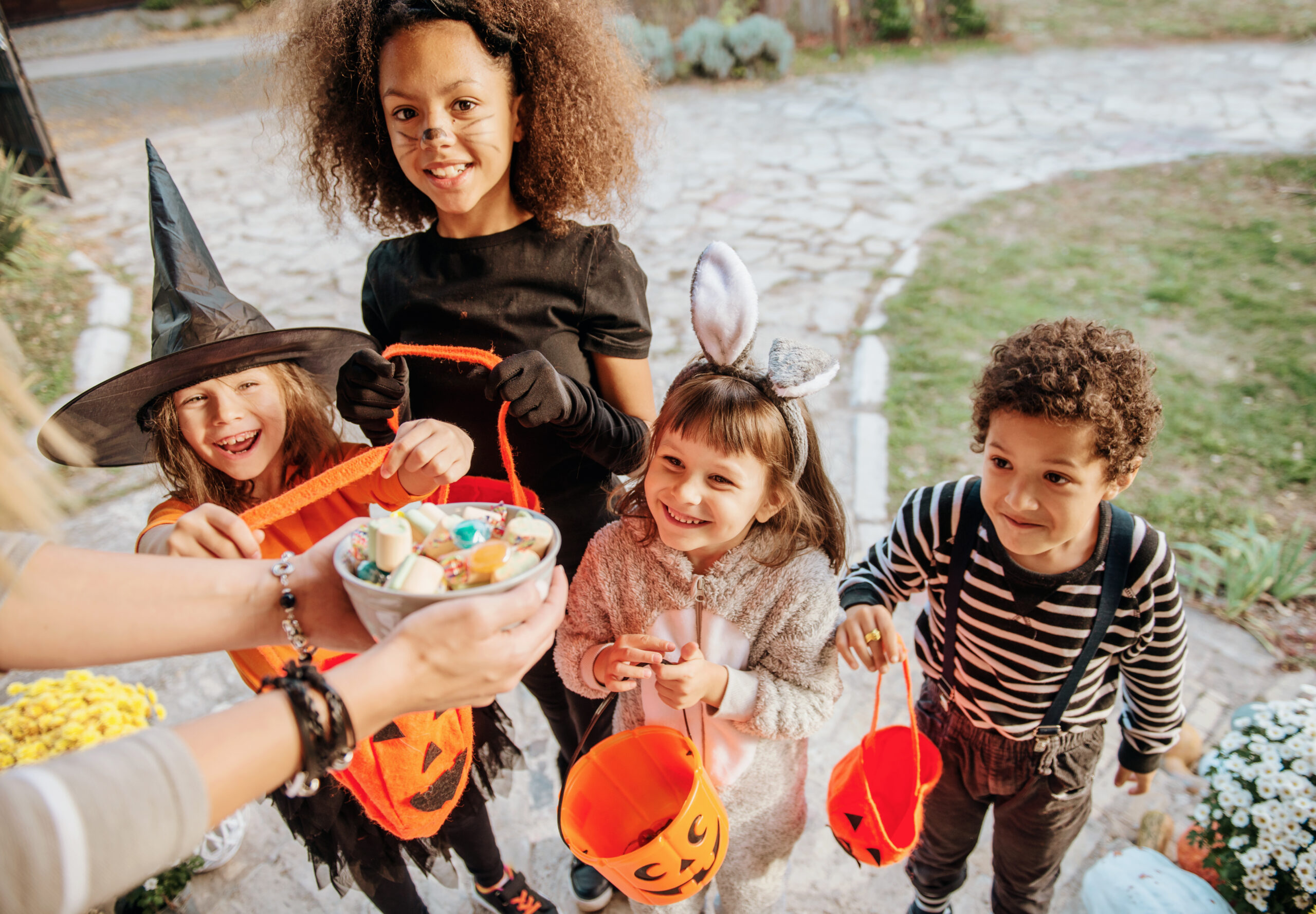Halloween Candy Guide for Braces: What’s Safe, What’s Not, and Smart Alternatives